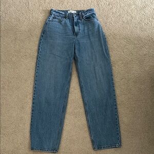 Abercrombie tapered high rise jean